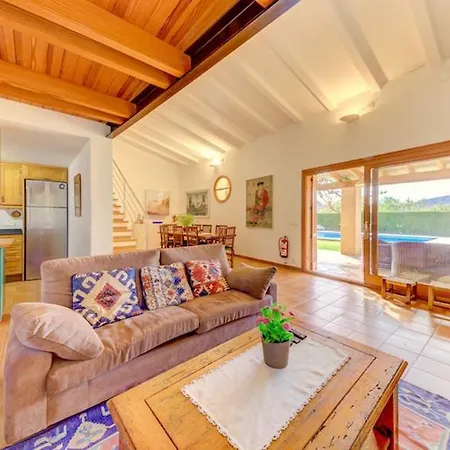 Sleeps 6 With Pool Air Con And Wifi *