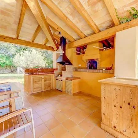 Sleeps 6 With Pool Air Con And Wifi * Pollenca