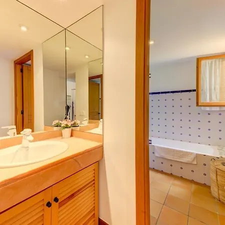 Sleeps 6 With Pool Air Con And Wifi Pollenca