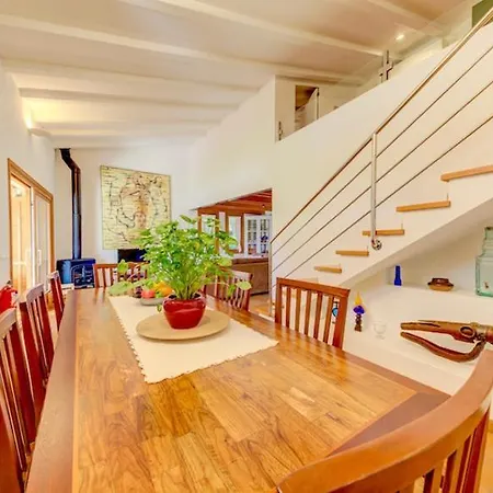 Sleeps 6 With Pool Air Con And Wifi Villa