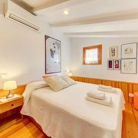 Villa Sleeps 6 With Pool Air Con And Wifi
