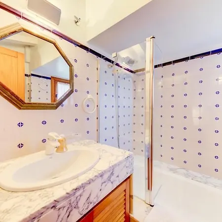 Sleeps 6 With Pool Air Con And Wifi *